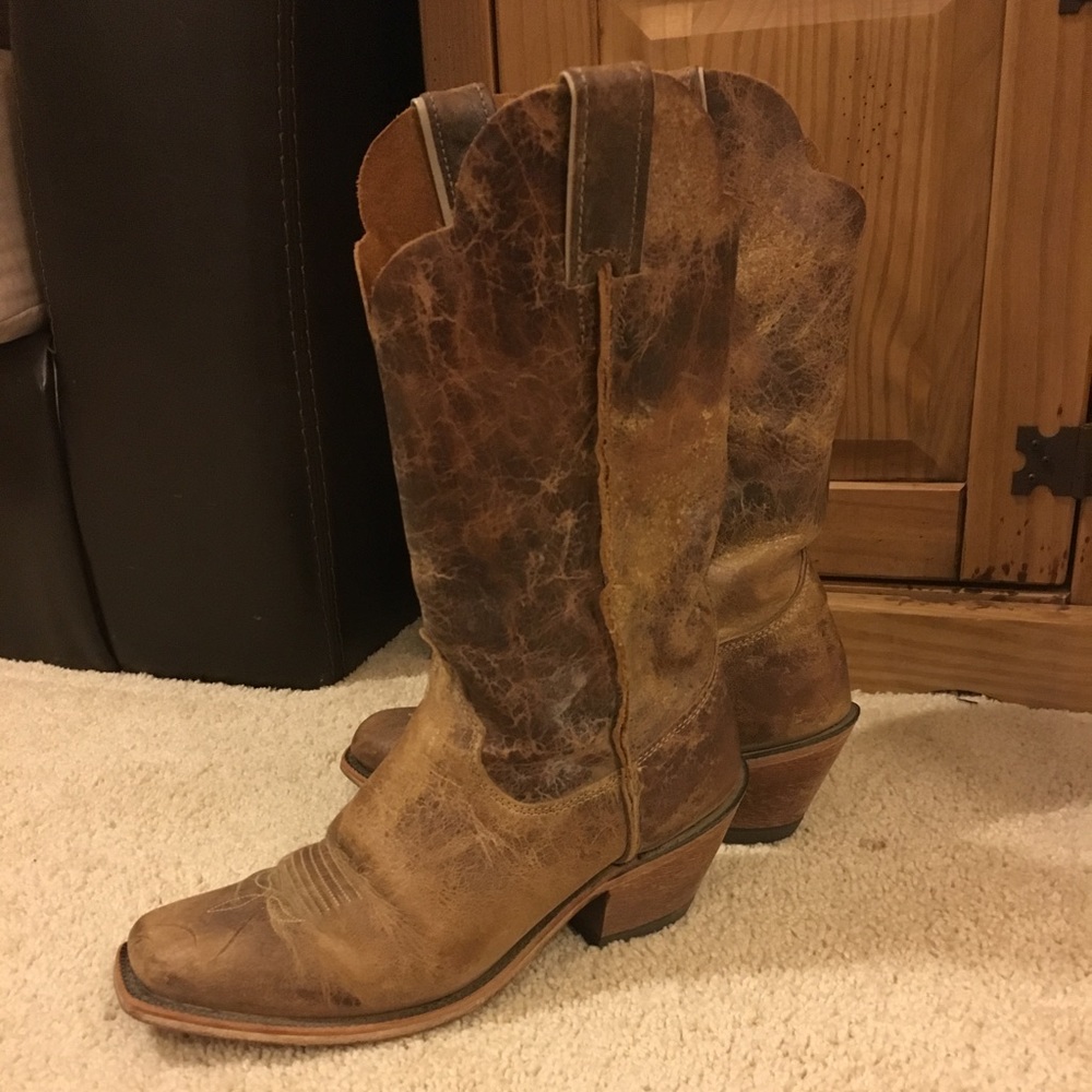 Size 8B Justin Wildwood 12-inch tall boot